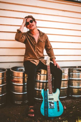 Indie-rock sensation Andy Martin releases single and music video