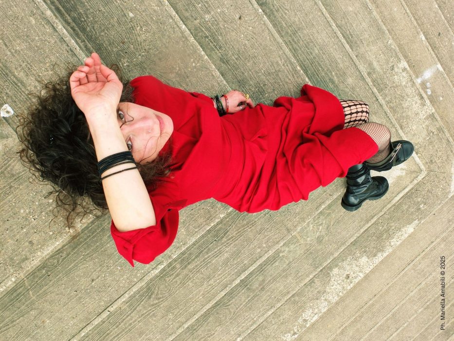 Transcultural Artist Munsha Confronts Societal Pressures in THE FALL OF THE ASTRONAUTS