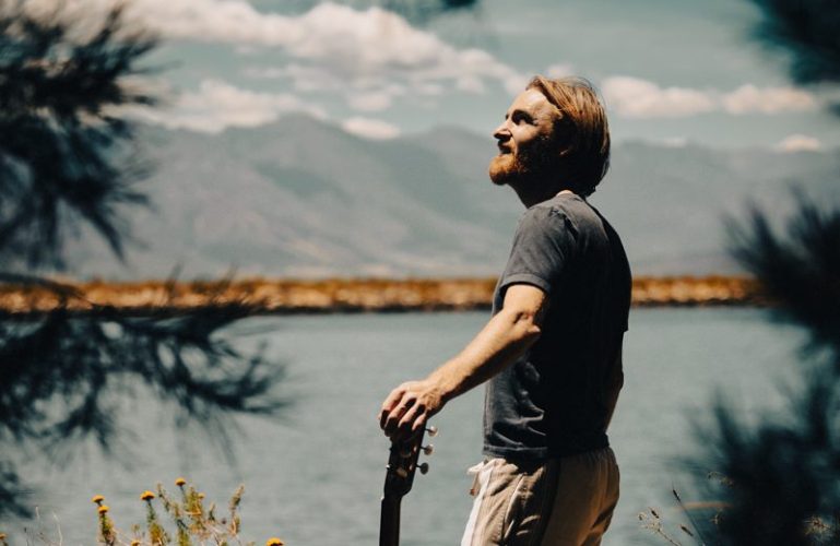 Seth Tabatznik Drops Intimate Indie Folk Single ‘Shining for Love’